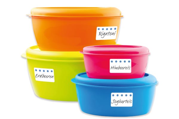 Met diepvriesetiketten gemarkeerde Tupperware