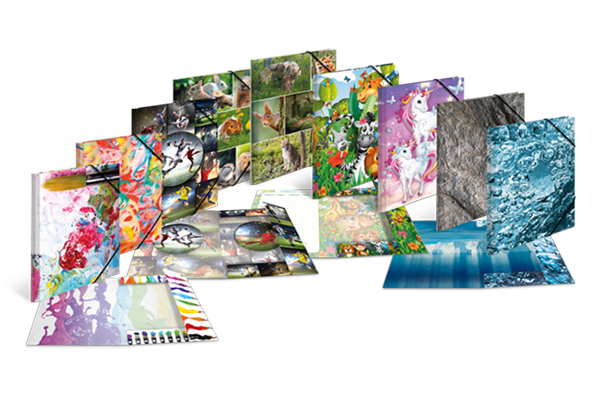Verschillende verzamelmappen met uiteenlopende, kleurrijke motieven
