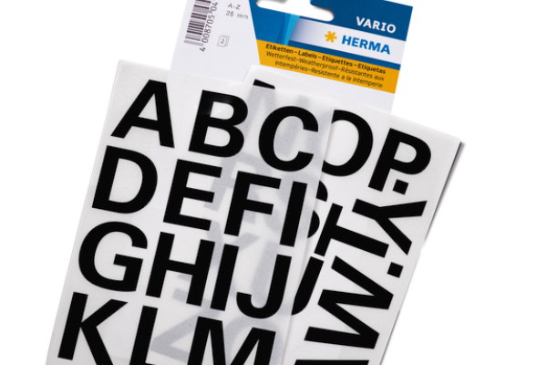 The translation of "Selbstklebende Buchstaben" from German to Dutch is "Zelfklevende letters.