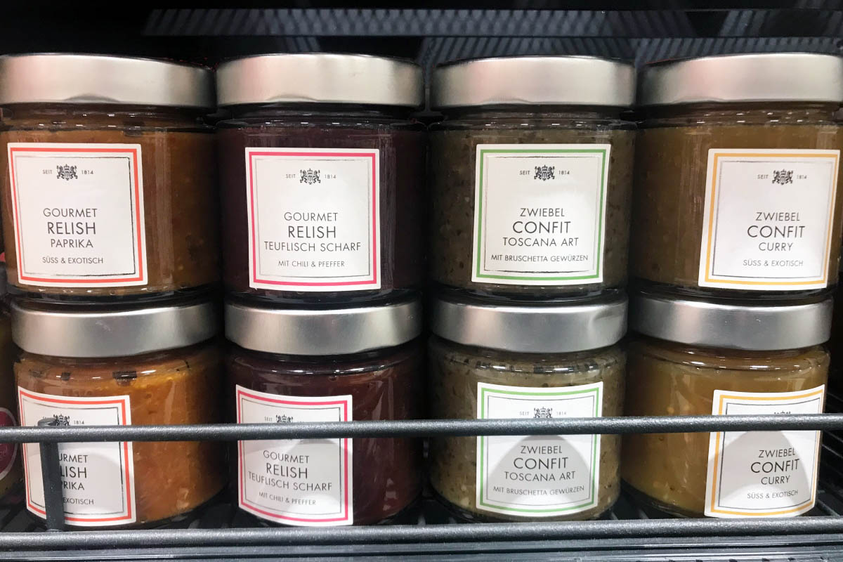Rollabels in digitale druk online bestellen: Glazen etiketten op Relish, speciale vorm, in de schappen