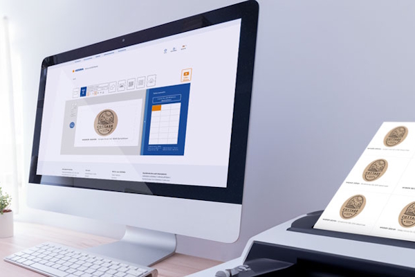HERMA Etiketten-Assistent online: etiketten ontwerpen op het scherm. Printer met zelf afgedrukte etiketten.