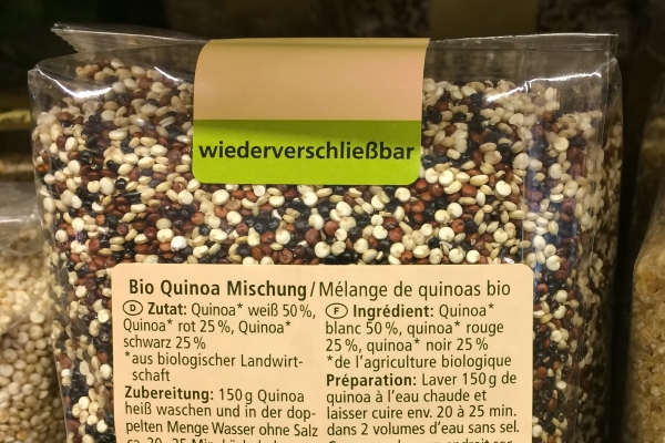 Bedrukt productlabel en hersluitlabel op een graanverpakking.