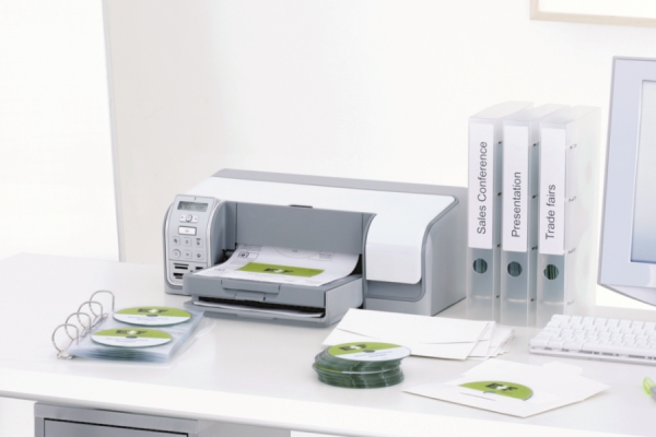 Officeorganisatie: CD-labels en CD's bij de printer