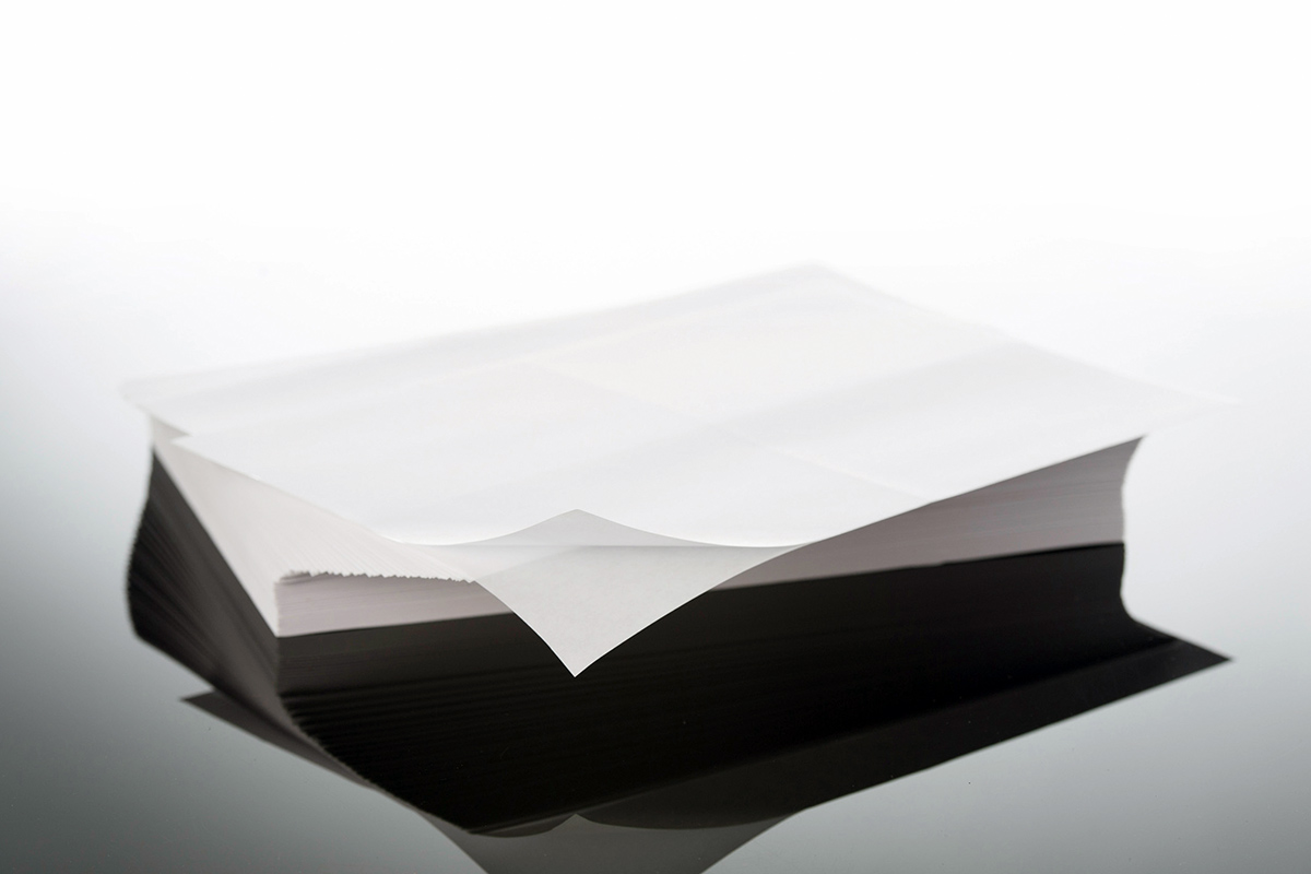 Blanco etiketten: Stapel met HERMA bladlabels, ook wel laserlabels genoemd.