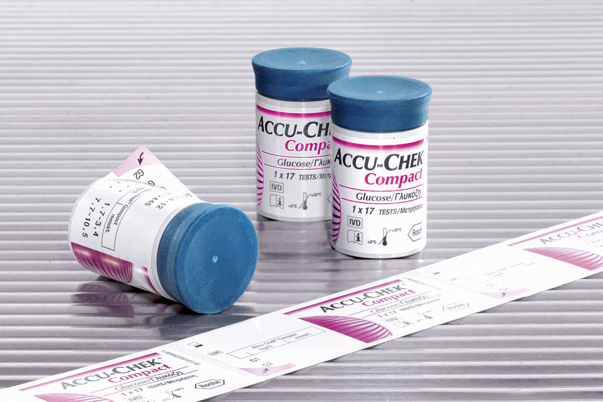 Rondbeplakking: Etiketten op kunststofdosen Accucheck