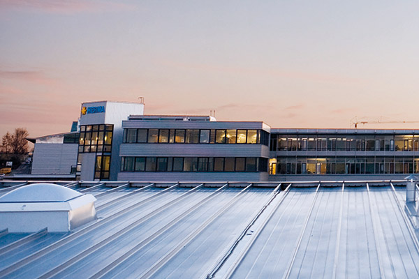 HERMA Gebouw bij zonsondergang