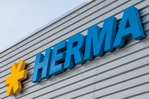 HERMA-logo op het gebouw, liggend formaat