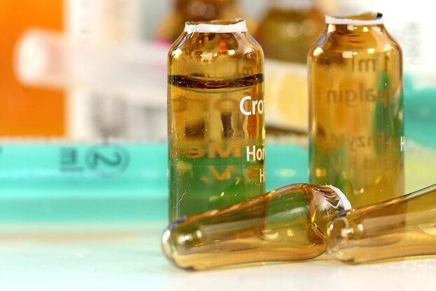 Vials en glazen containers in de farmaceutische industrie, liggend formaat