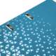 Blauer Ordner mit einem geometrischen Muster aus weißen Dreiecken und zwei Metallringen zum Befestigen von Dokumenten.