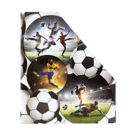 Verschiedene Fußballspieler in Aktion, umgeben von Fußballen und dynamischen Szenen auf dem Spielfeld.