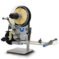 Etiketteermachine met rolhouder, afroller en besturingseenheid, geschikt voor het aanbrengen van etiketten op producten.