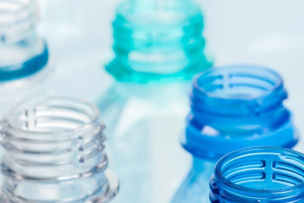 PET kunststof drankflessen, beeldmotief voor HERMA wash-off etiketten