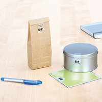 Toepassingsbeeld van sluitlabels op verschillende verpakkingen