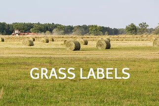Grasetiketten - Weide met hooibalen, Engelse tekst