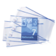 Ein Mathematikbuch mit der Nummer 7 und mehrere transparente Hüllen mit blauen Streifen.