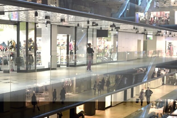 Translation: "Handelslandschap, winkelcentrum, liggend formaat