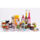 Eine Auswahl an Gläsern mit Marmelade, Sirup und Gewürzen, begleitet von bunten Etiketten und Verpackungen.