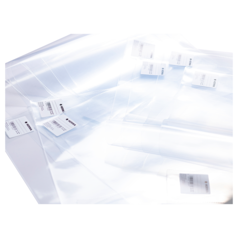 Transparente Kunststoffhüllen mit Etiketten, die zur Aufbewahrung von Dokumenten oder Bildern verwendet werden.