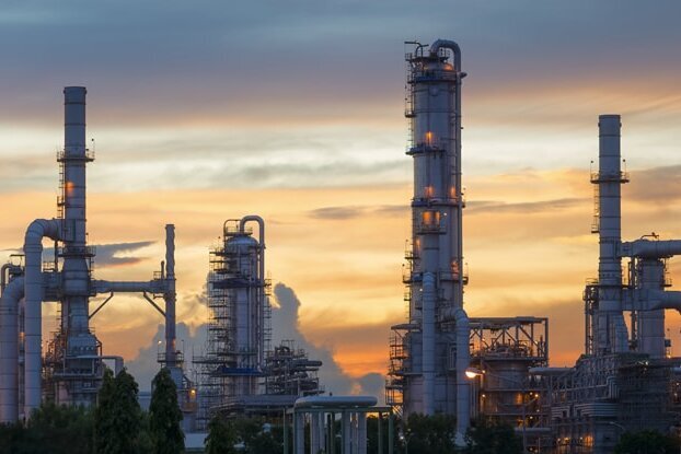 Petrochemische installatie in de chemische sector, liggend formaat
