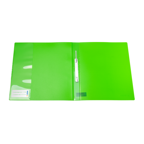 Grüner Ordner mit zwei Fächern und einem Stift, der auf der rechten Seite liegt.