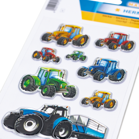 Bunte Aufkleber von Traktoren in verschiedenen Farben und Größen, angeordnet auf einem weißen Hintergrund.