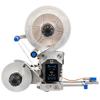 Een moderne etiketteermachine met twee rollen, een digitaal display en een nauwkeurig besturingssysteem voor etiketteringstoepassingen.