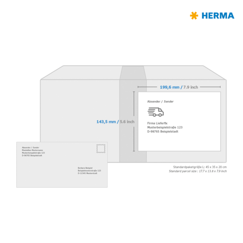 Versandkarton mit Abmessungen und Adressfeld. Neben dem Karton befindet sich eine Postkarte mit Absenderinformationen.
