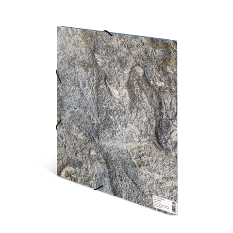 Eine graue Steinplatte mit einer strukturierten Oberfläche, die natürliche Muster und Farbvariationen aufweist.